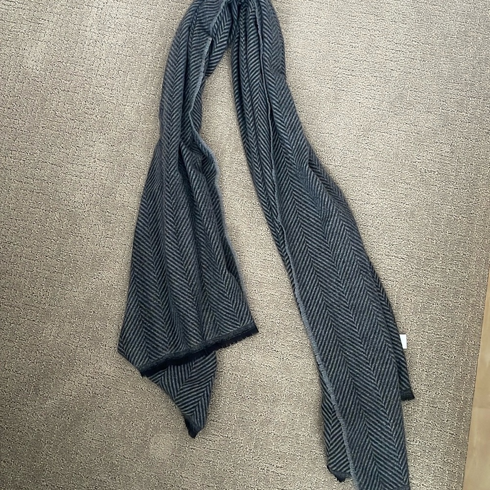 BCBG gray scarf